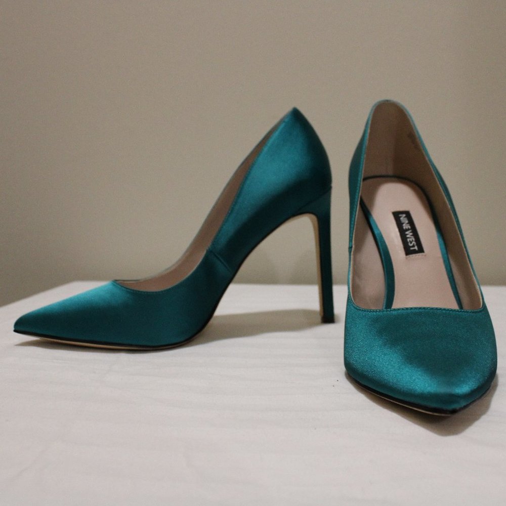 Nine West Teal Tatiana Pointy Toe Pumps Size 8